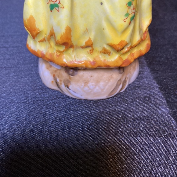 Hand Painted Japan Porcelain Woman Figurine - Picture 4 of 8